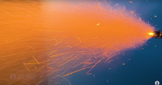 イーロン・マスク似YouTuberがロケットを完成の画像