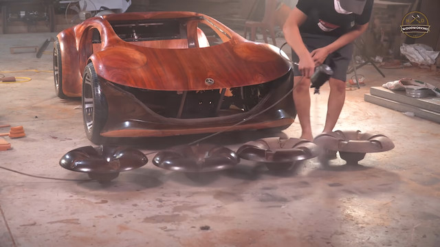 メルセデス・ベンツのコンセプトカーを木材で再現の画像