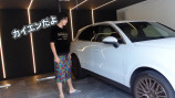 川崎希＆アレク夫妻、自慢のガレージと愛車を初公開の画像