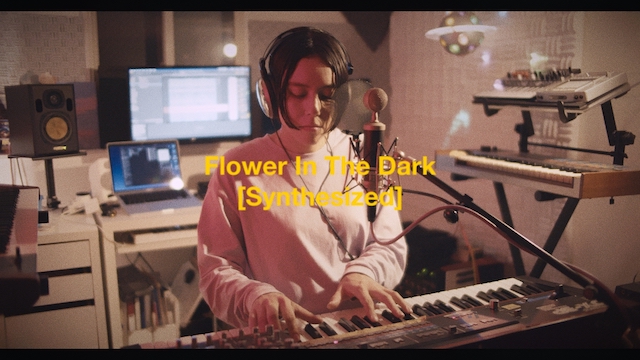 Maika Loubté、リワークアルバムより「Flower In The Dark」MV公開　レコーディングの様子を完全再現の画像1-3