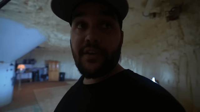 廃棄されたミサイル保管施設を海外YouTuberが購入の画像