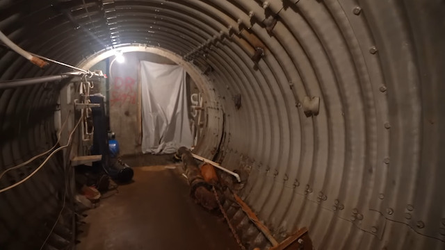 廃棄されたミサイル保管施設を海外YouTuberが購入の画像