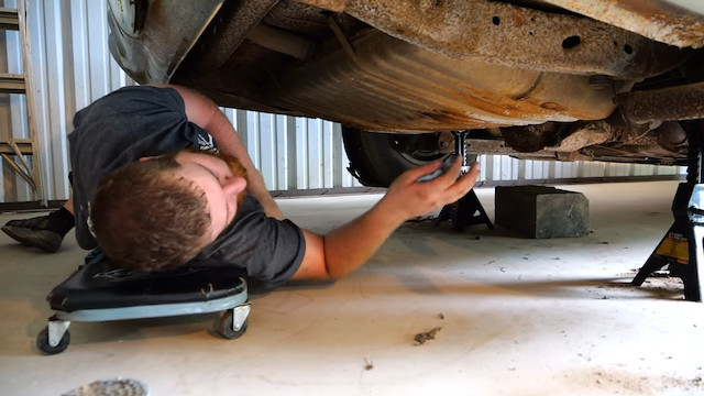 23年前に打ち捨てられたアメ車をレストアの画像