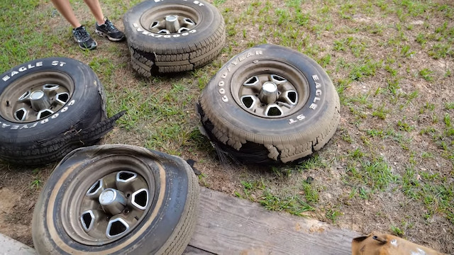 23年前に打ち捨てられたアメ車をレストアの画像