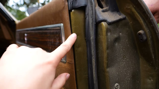 23年前に打ち捨てられたアメ車をレストアの画像