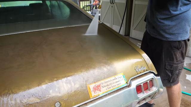 23年前に打ち捨てられたアメ車をレストアの画像