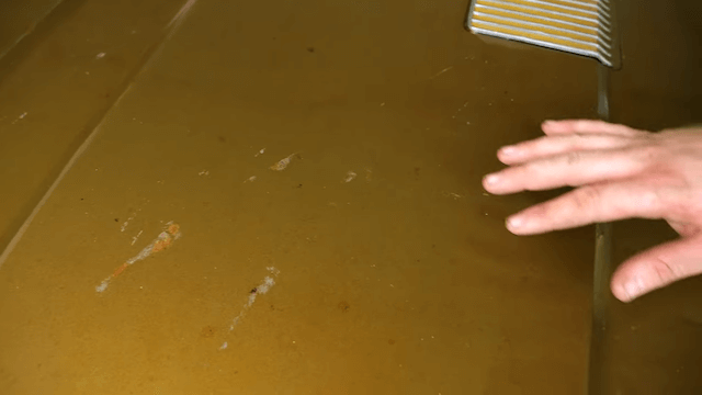 23年前に打ち捨てられたアメ車をレストアの画像