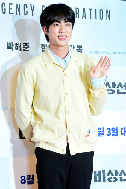 BTS JIN、リアルな眼差しがもたらすバランス感覚 ARMYへのプレゼントの