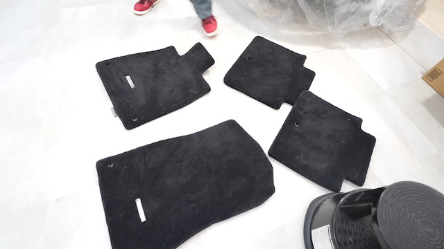 片瀬那奈、愛車の黒いレクサスを公開の画像