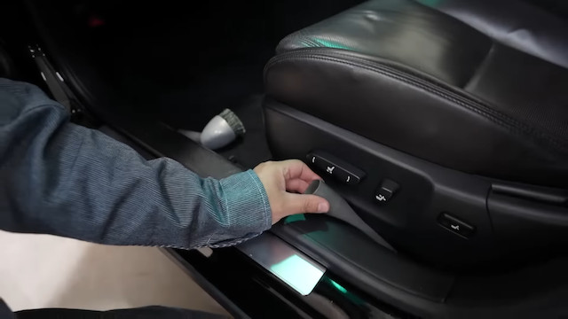 片瀬那奈、愛車の黒いレクサスを公開の画像