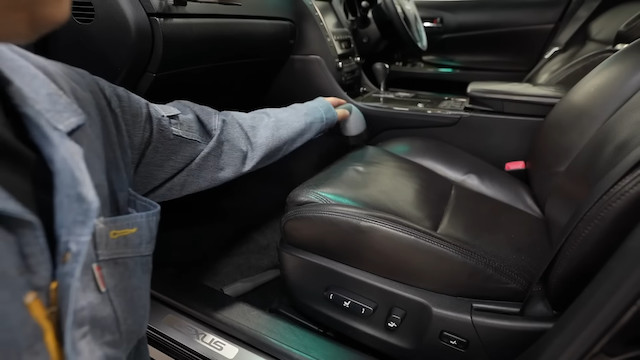 片瀬那奈、愛車の黒いレクサスを公開の画像