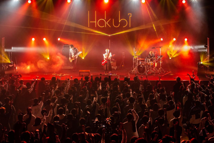 Hakubi、初のホール公演で放ったライブハウスと変わらぬ輝き　会場全体が“光”で包まれた場面も