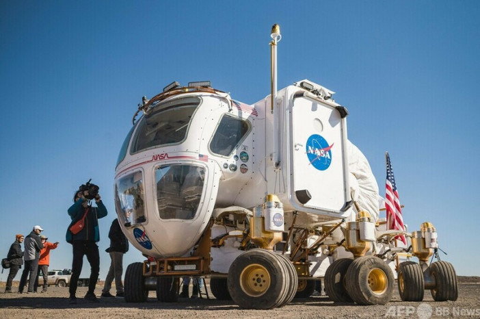 NASA、新型月面バギー試乗の様子を公開