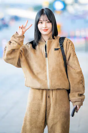 写真】SAKURA（宮脇咲良）、ポニーテールなびかせた自撮り - Real