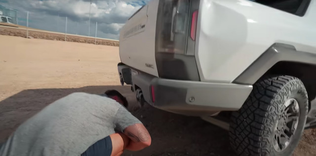 YouTuber、高級ハマーを意図せず全損の画像