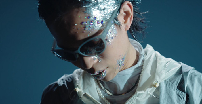 Lucky Kilimanjaro、新曲「一筋差す」MV公開　熊木幸丸がフェイスアートでサイバーなビジュアルに