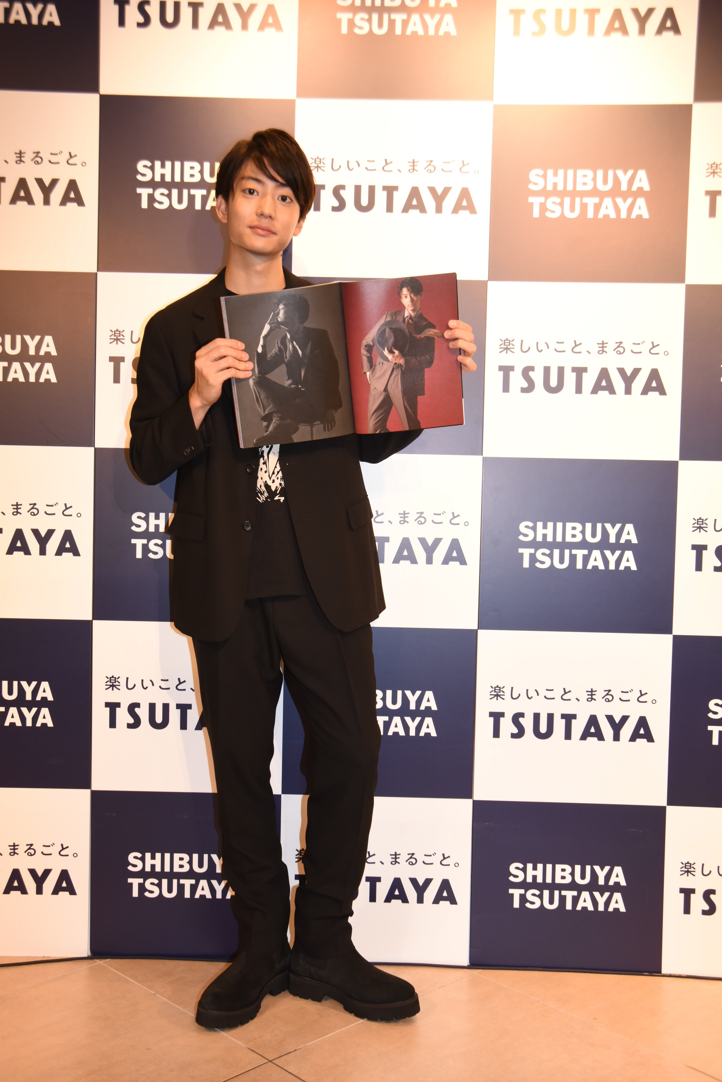 伊藤健太郎が写真集発売イベントに登場の画像