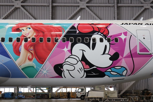 ディズニー社100周年を記念したJAL特別塗装機『JAL DREAM EXPRESS