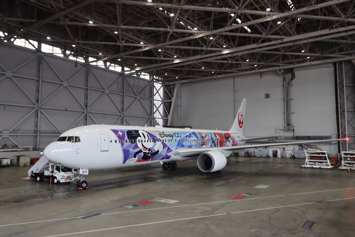 JAL特別塗装機『JAL DREAM EXPRESS Disney100』運行開始！の画像