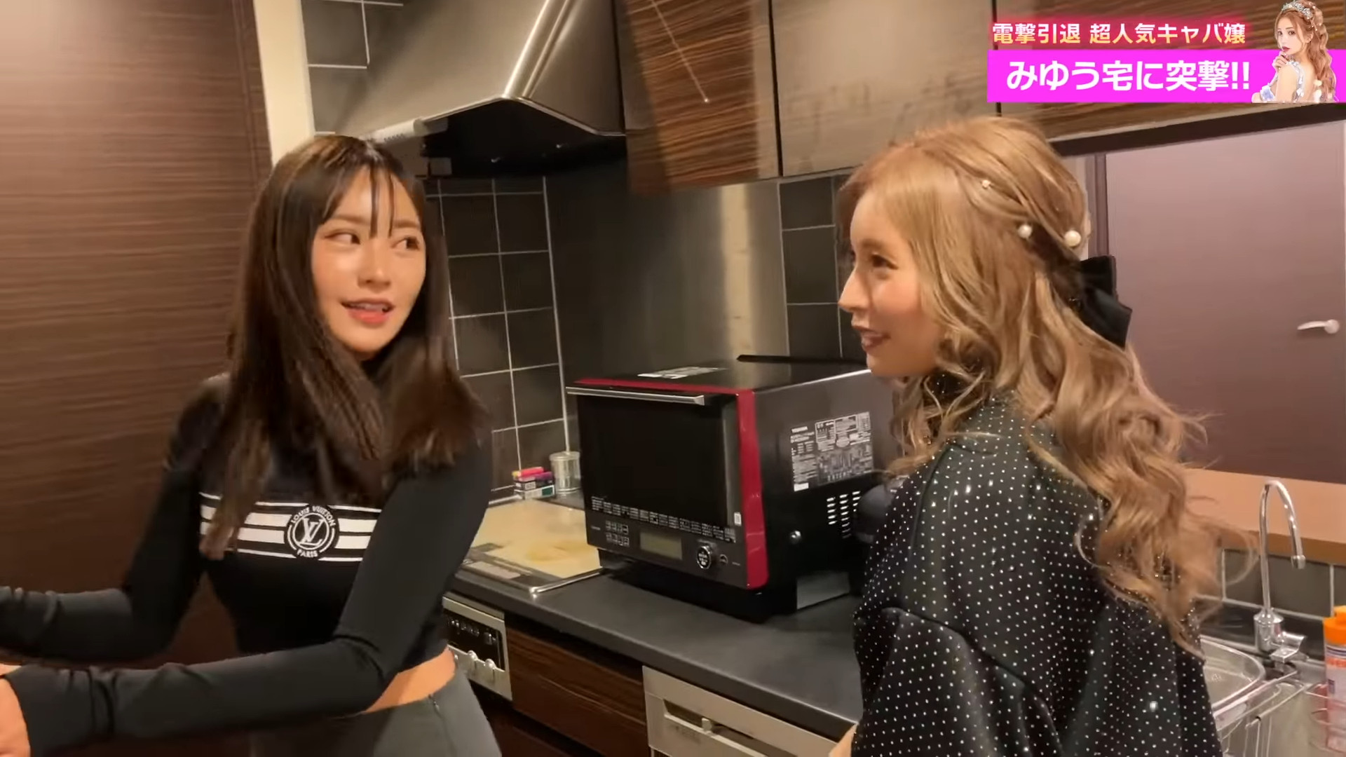 元No.1キャバ嬢がてんちむとのコラボで部屋を公開の画像