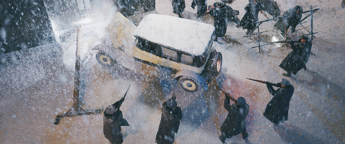 雪上のカーチェイスシーンも　チャン・イーモウ監督作『崖上のスパイ』予告編公開