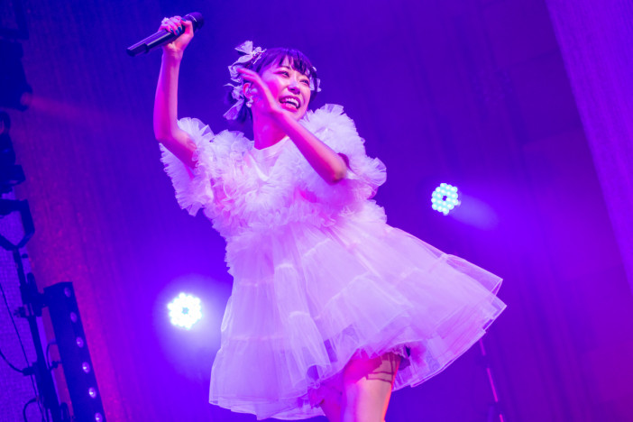 小林愛香のライブにあるパワーを分け与えるような明るさ　自在な歌声で魅了した『syzygy』ツアーファイナル公演