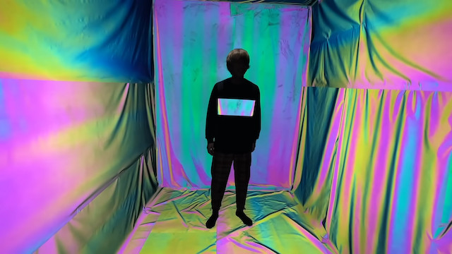 はじめしゃちょー、すべてを反射する部屋を作成の画像