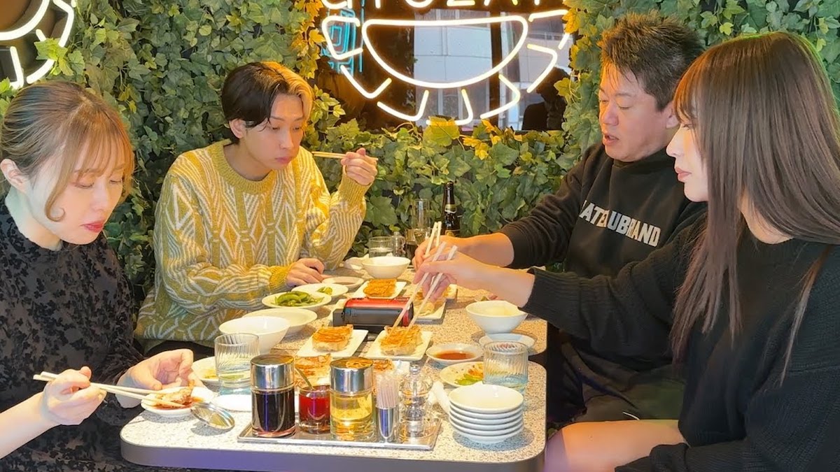 ヒカルとホリエモン、渋谷に餃子屋をオープン