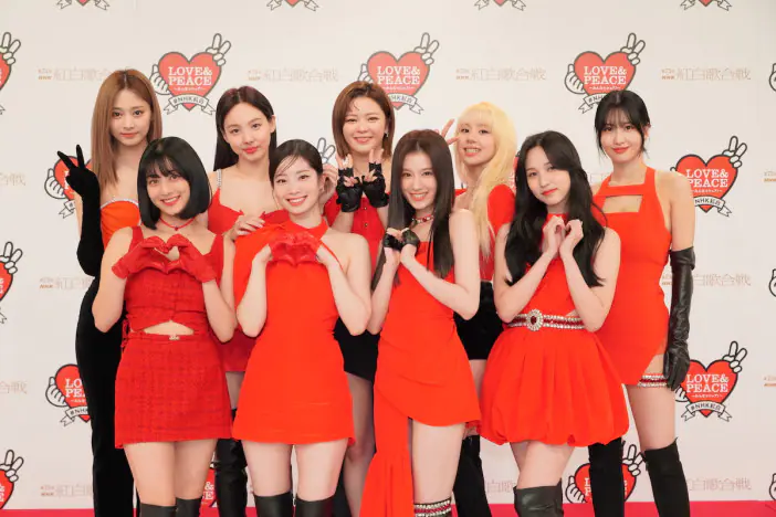 あいみょん＆TWICE チェヨン、“下北沢デート”の様子をアップ