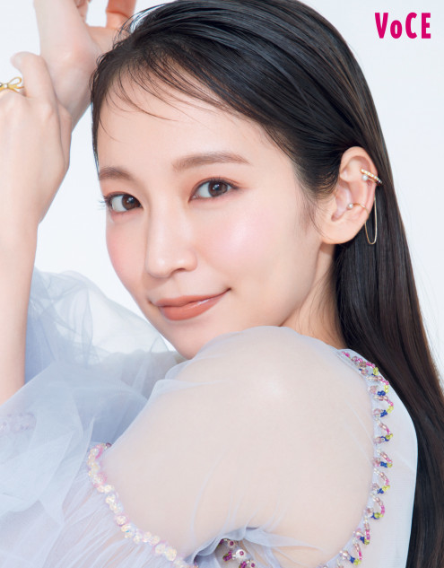 吉岡里帆が「VOCE」表紙に登場