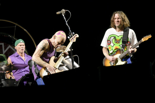 Red Hot Chili Peppers、ジョン・フルシアンテ帰還で轟いた無敵の躍動感　原点と進化を自在に繋ぐ東京ドーム公演にの画像1-2