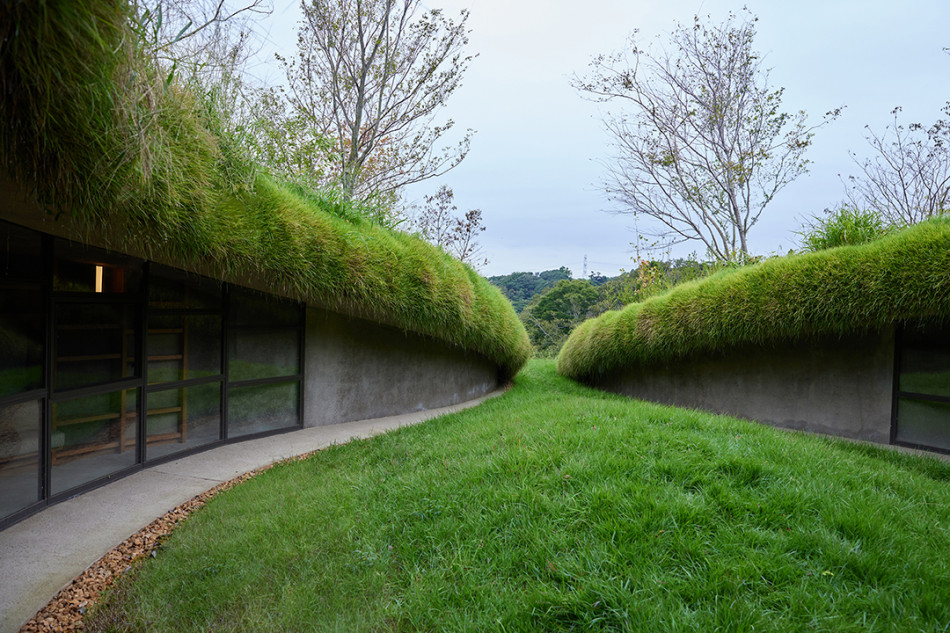 大地の中へと潜り込む「地中図書館」とは？