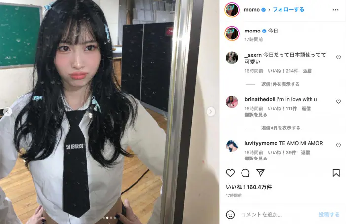 TWICE モモ、新曲MVや米テレビ出演時のオフショット披露 様々な衣装を