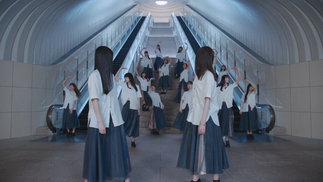 乃木坂46「人は夢を二度見る」MV