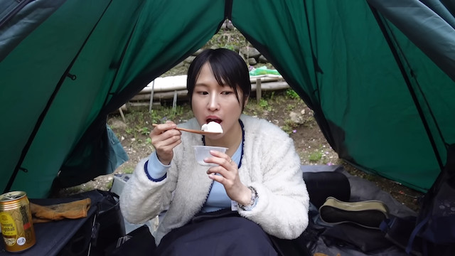 キャンプ系女性YouTuberの人気の秘訣の画像