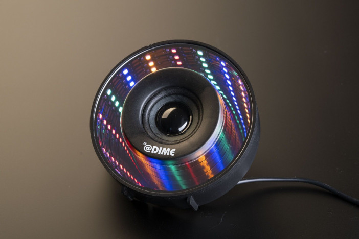 4色のLEDが曲調に合わせて光るBluetoothスピーカーが付録「DIME」最新号に注目