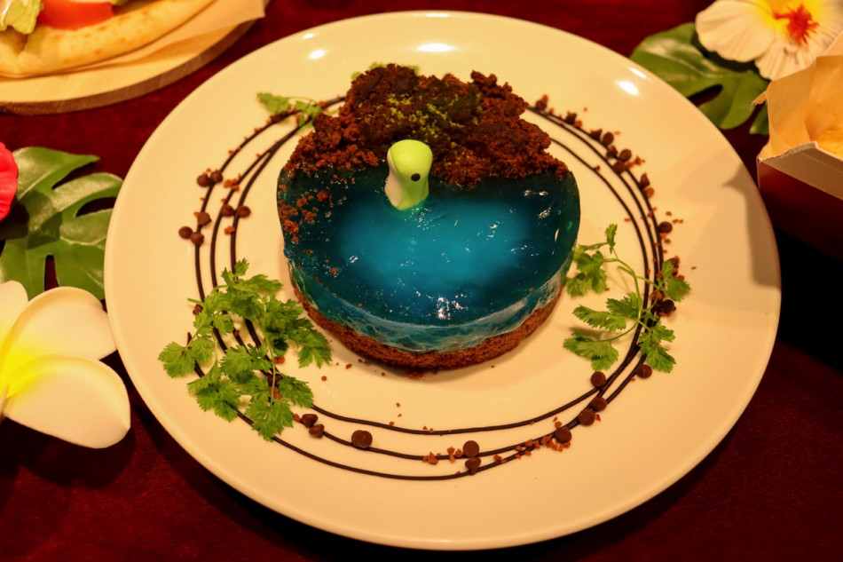 A Nessie Surfaces!!!ケーキの画像