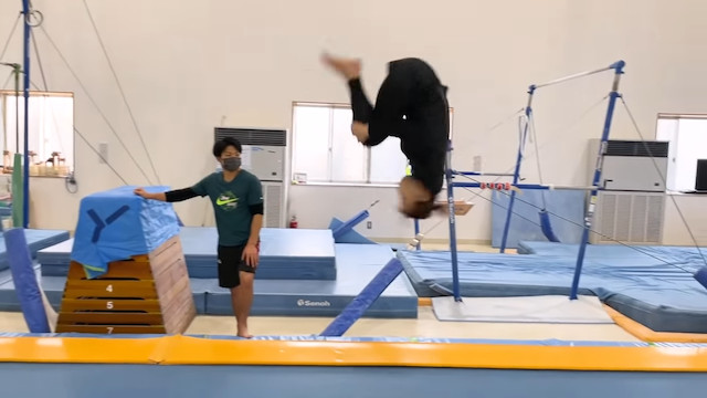 現役体操選手が魅せる“レベルの高い遊び”の画像