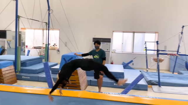 現役体操選手が魅せる“レベルの高い遊び”の画像