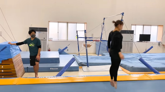 現役体操選手が魅せる“レベルの高い遊び”の画像