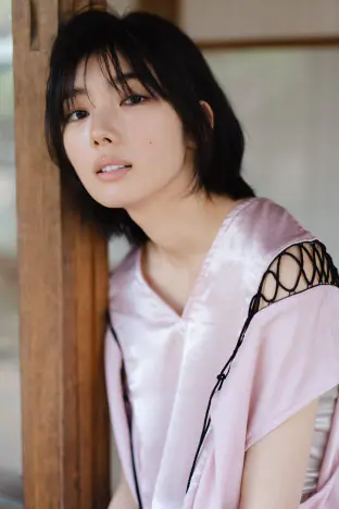 櫻坂46・藤吉夏鈴が表紙を飾る「blt graph.vol.104」のグラビアが解禁