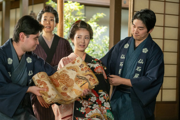 明日の第61話では、タキ（松坂慶子）が寿恵子（浜辺美波）のための花嫁衣装を準備