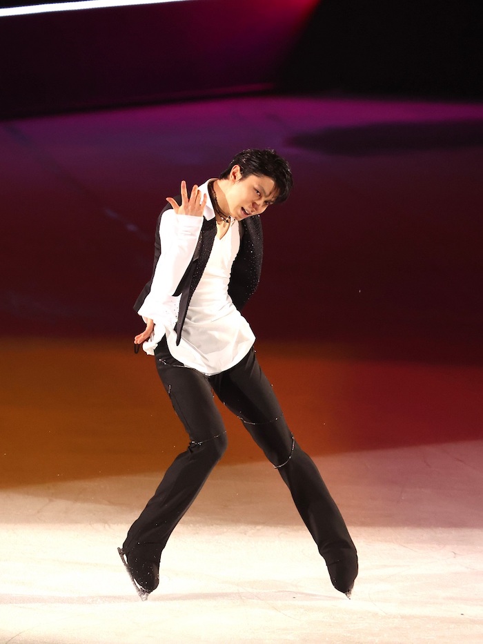 羽生結弦選手の華麗なアイスショーの画像