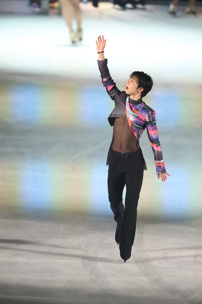 羽生結弦選手の華麗なアイスショーの画像