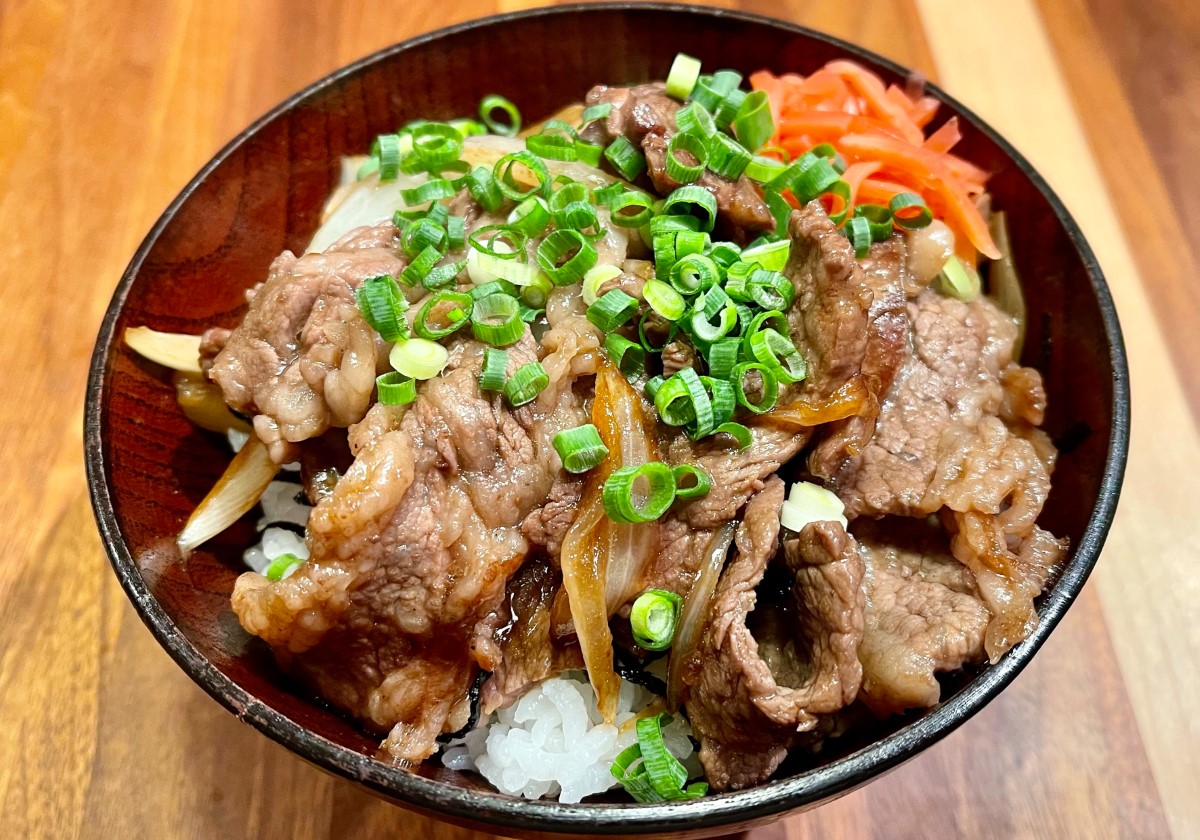 十和田バラ焼き丼（焼肉大黒天）