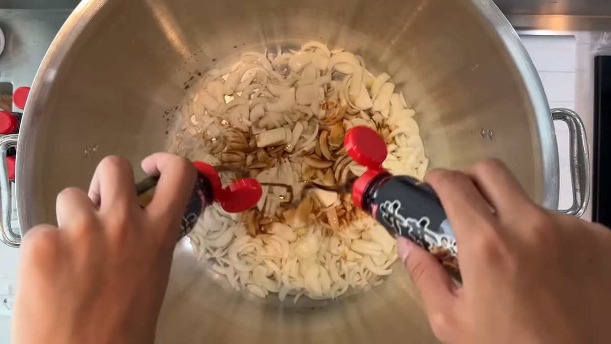 はじめしゃちょー、超巨大牛丼を作成の画像