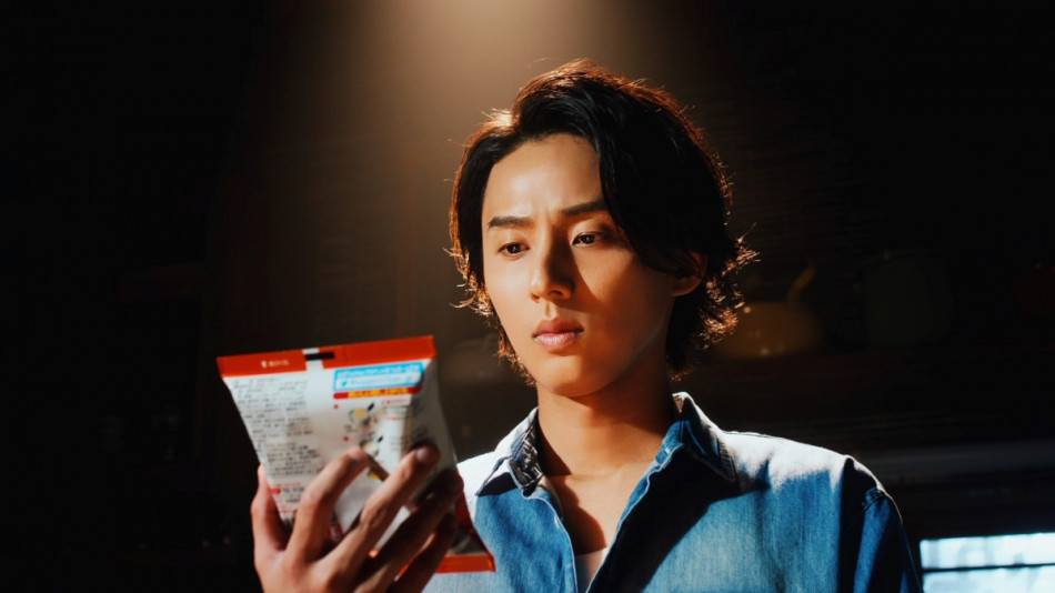 Kis-My-Ft2、「サッポロ一番」新CMで藤ヶ谷太輔作“渾身のみそラーメン