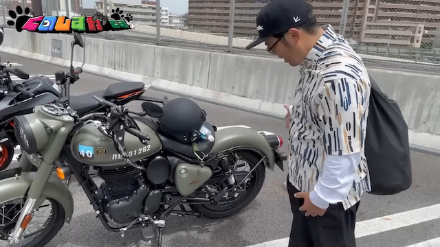 ドランクドラゴン・鈴木、“世界最古のメーカー”のバイクが納車の画像