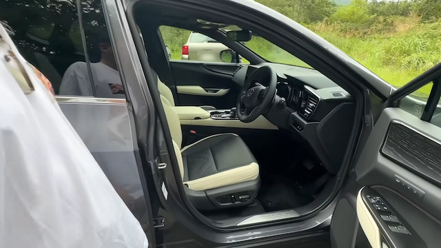 サバンナ高橋、新型レクサスを購入の画像