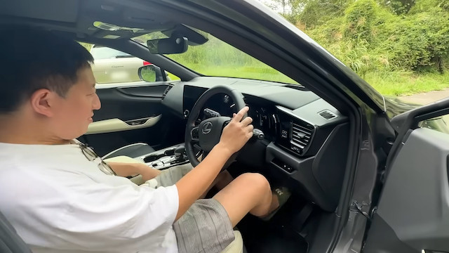 サバンナ高橋、新型レクサスを購入の画像